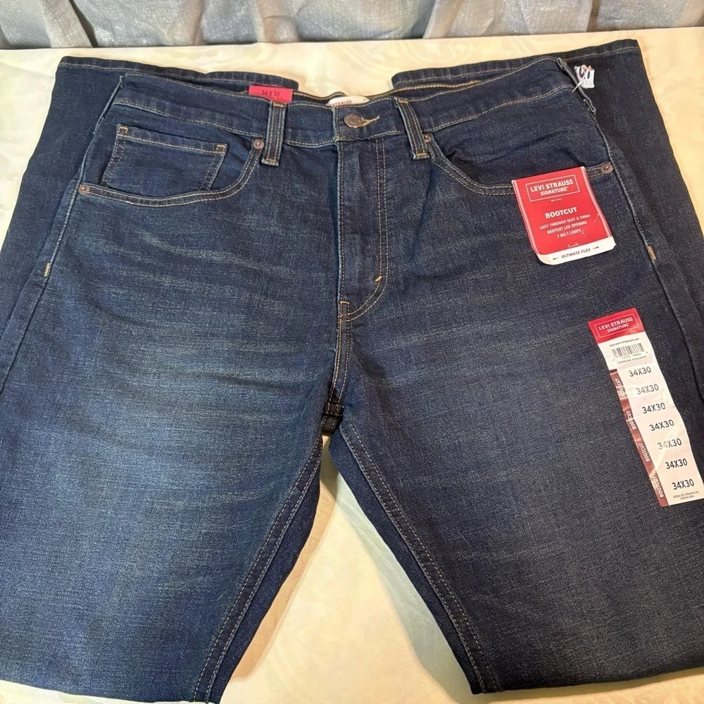 NWT- Levi's Men's Dark Indigo Bootcut Jeans